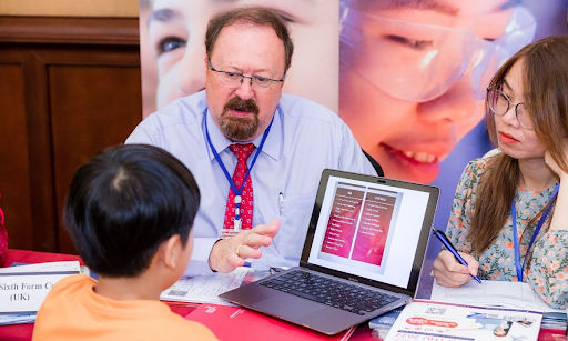 Học bổng du học Singapore 35 Đội ngũ chuyên viên tư vấn nhiệt tình, uy tín